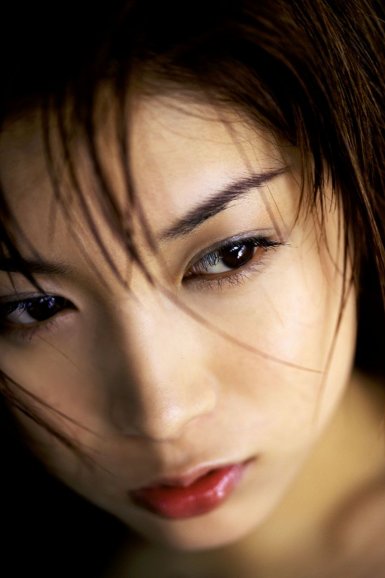 开云公司_意媒：球迷投掷烟花并闯入场内，法兰克福或遭重罚